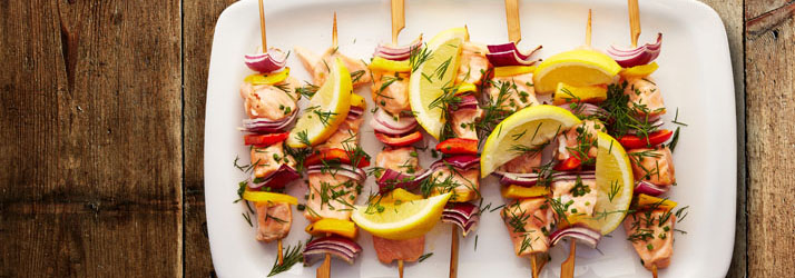 Grilled fish skewers with lemon slices